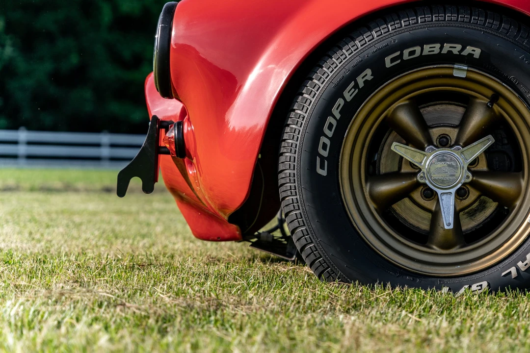 Shelby Cobra Replica - Image 13 of 31