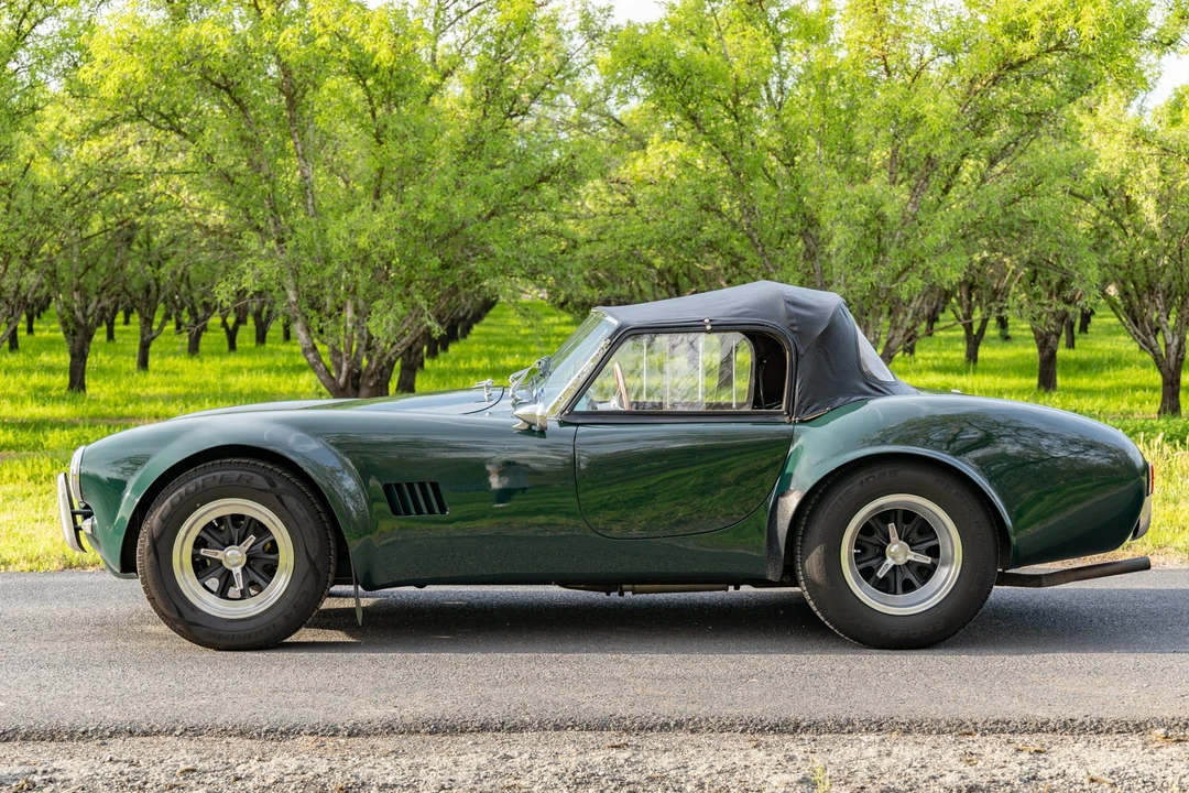 Shelby Cobra Replica - Image 10 of 31