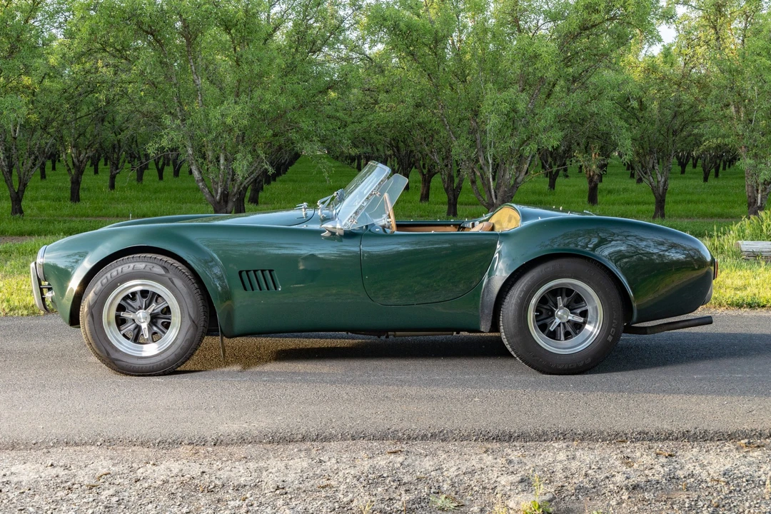 Shelby Cobra Replica - Image 9 of 31