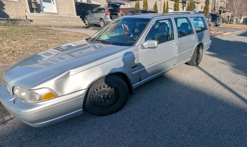 1998 Volvo V70 1st Gen - Image 2 of 3
