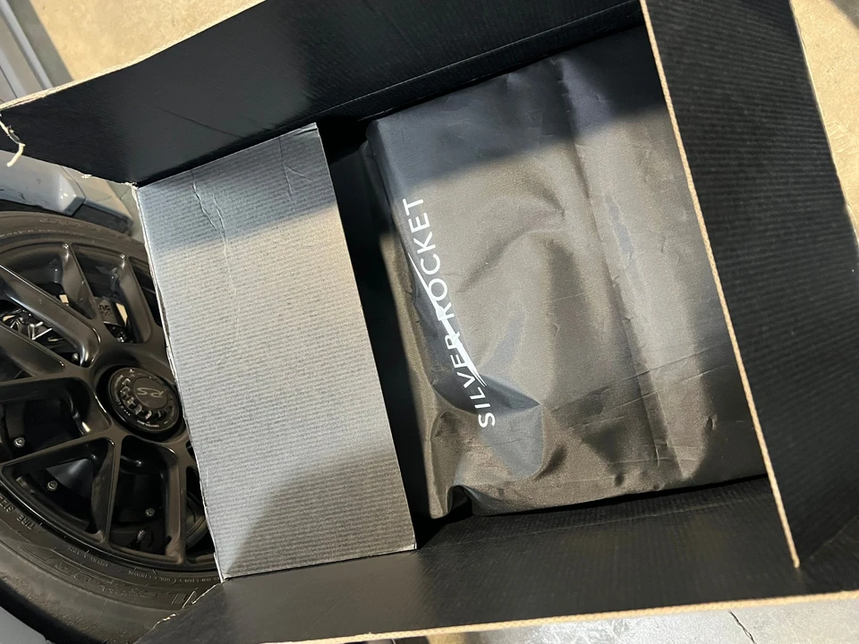 2015 Parts & Memorabilia Seats & Interior - Image 5 of 5