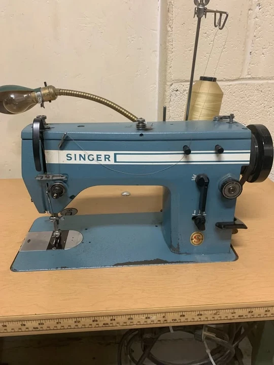 Singer - Image 2 of 10