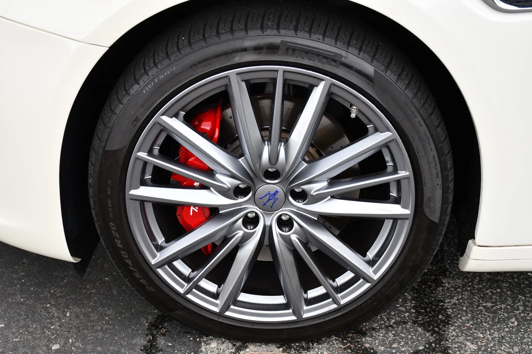 2019 Maserati Quattroporte 6th Gen - Image 27 of 31