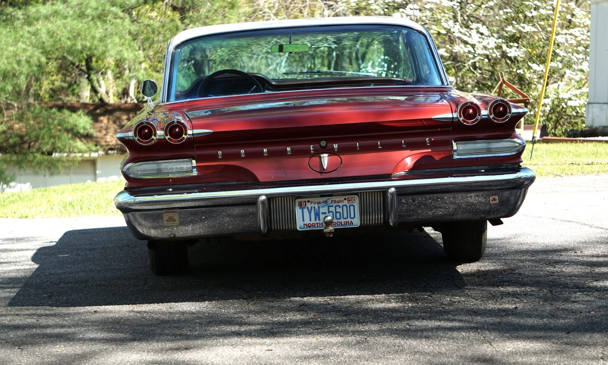 1960 Pontiac Bonneville 1st Gen - Image 18 of 31