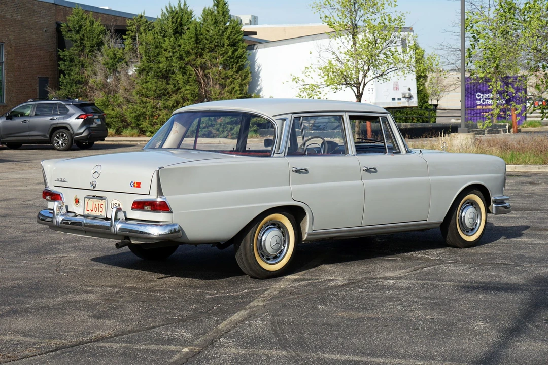 1964 Mercedes-Benz W111 Sedan - Image 26 of 31