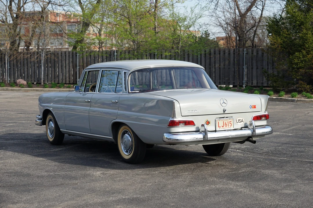 1964 Mercedes-Benz W111 Sedan - Image 19 of 31