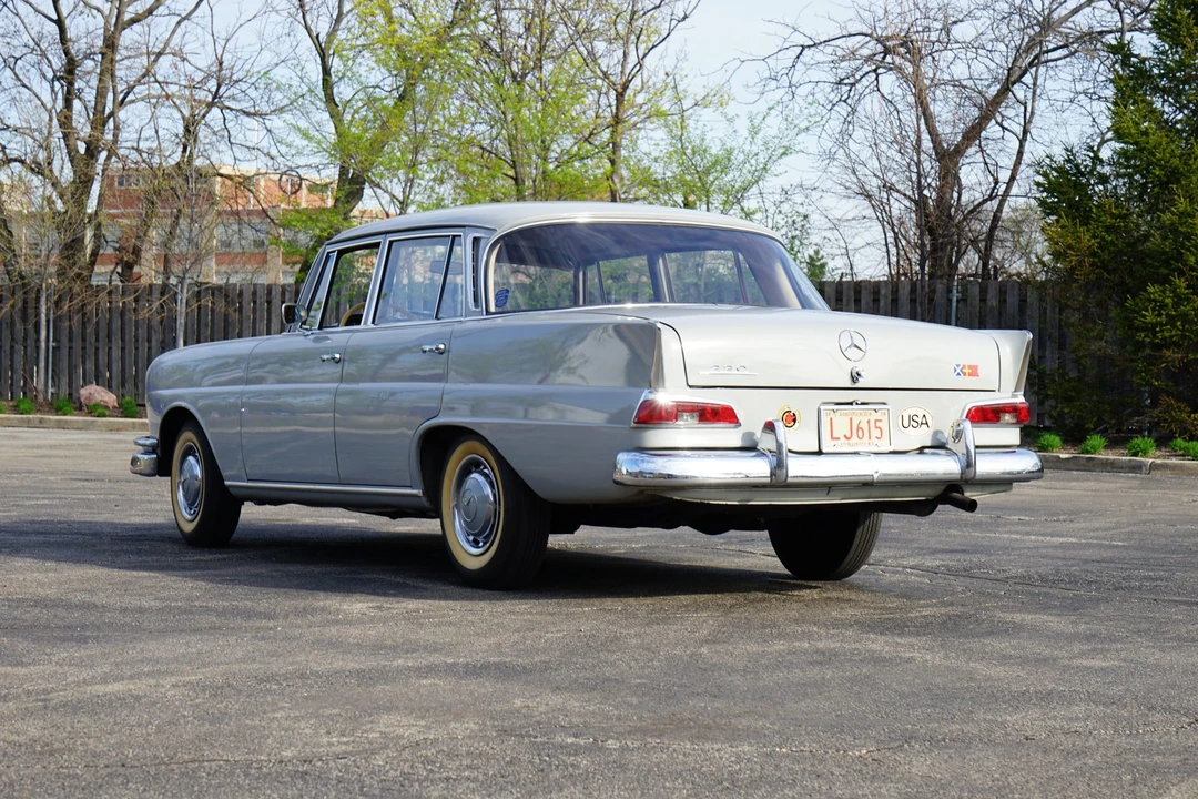 1964 Mercedes-Benz W111 Sedan - Image 18 of 31