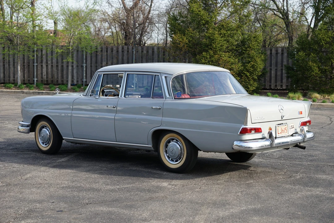 1964 Mercedes-Benz W111 Sedan - Image 16 of 31