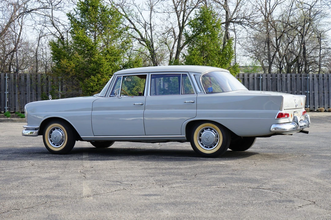 1964 Mercedes-Benz W111 Sedan - Image 13 of 31