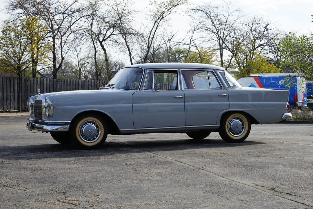 1964 Mercedes-Benz W111 Sedan - Image 9 of 31