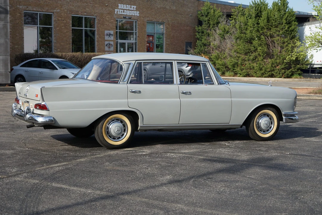 1964 Mercedes-Benz W111 Sedan - Image 31 of 31