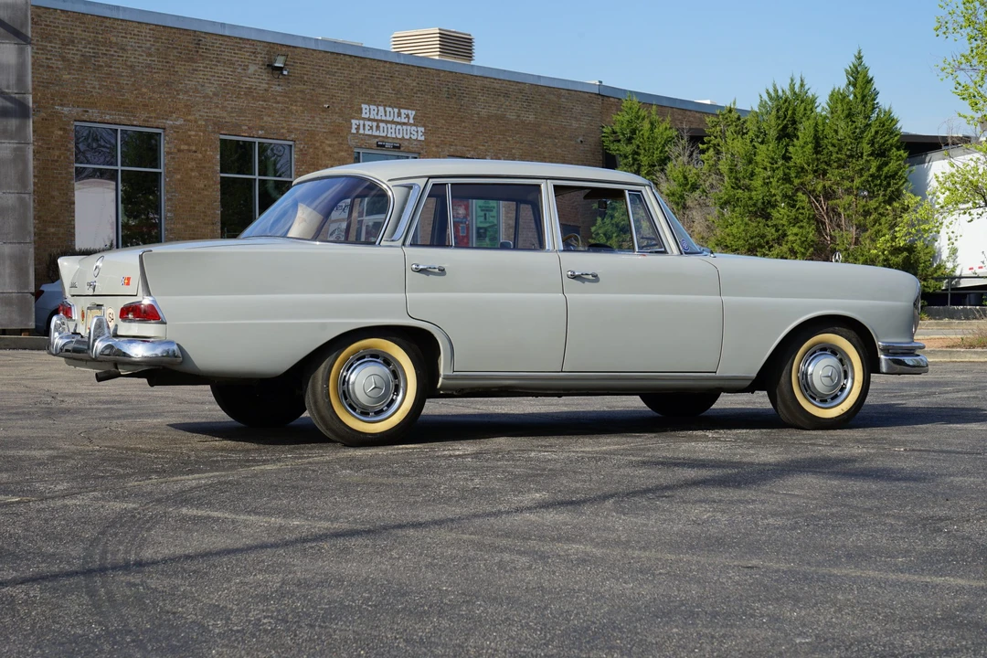 1964 Mercedes-Benz W111 Sedan - Image 30 of 31