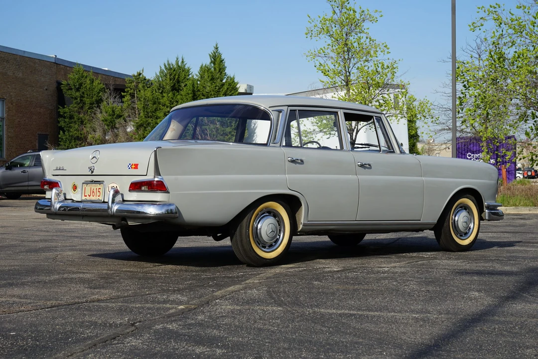 1964 Mercedes-Benz W111 Sedan - Image 29 of 31
