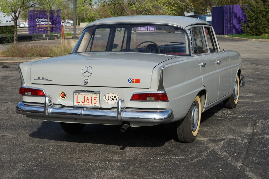 1964 Mercedes-Benz W111 Sedan - Image 25 of 31