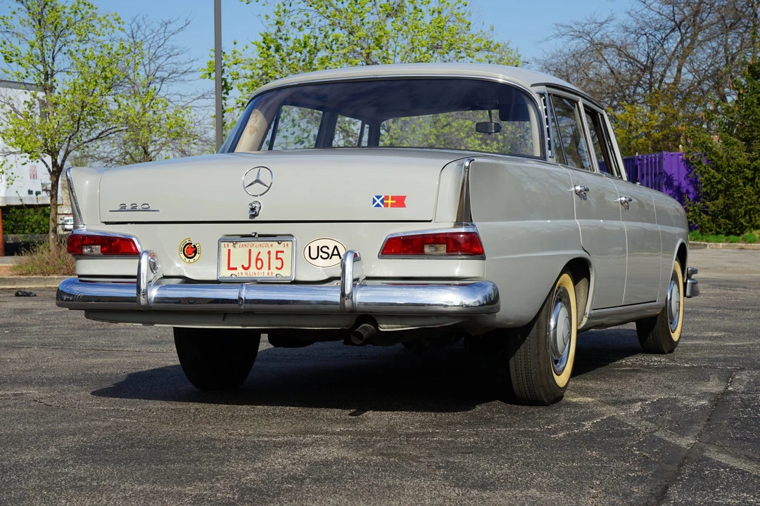 1964 Mercedes-Benz W111 Sedan - Image 24 of 31