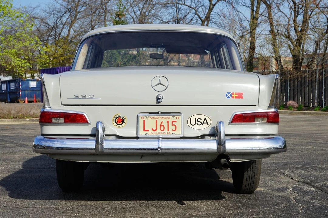 1964 Mercedes-Benz W111 Sedan - Image 23 of 31