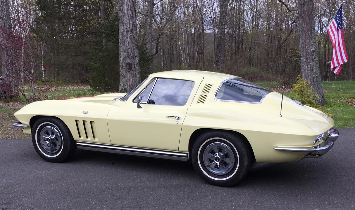 1965 Chevrolet Corvette C2 - Image 19 of 31