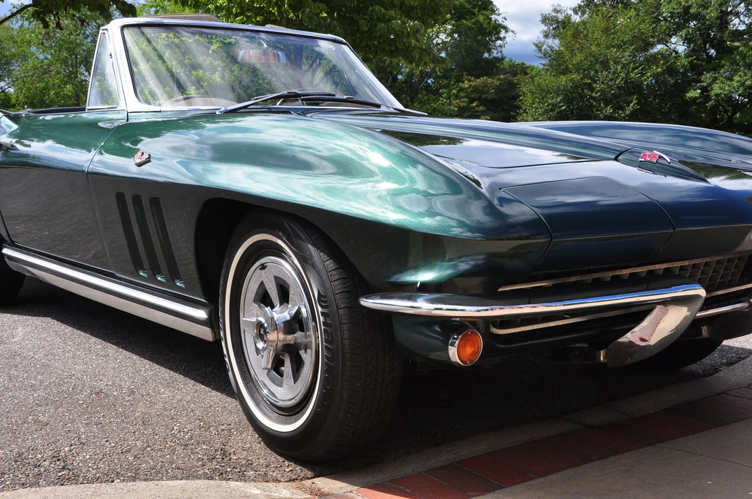 1965 Chevrolet Corvette C2 - Image 15 of 31