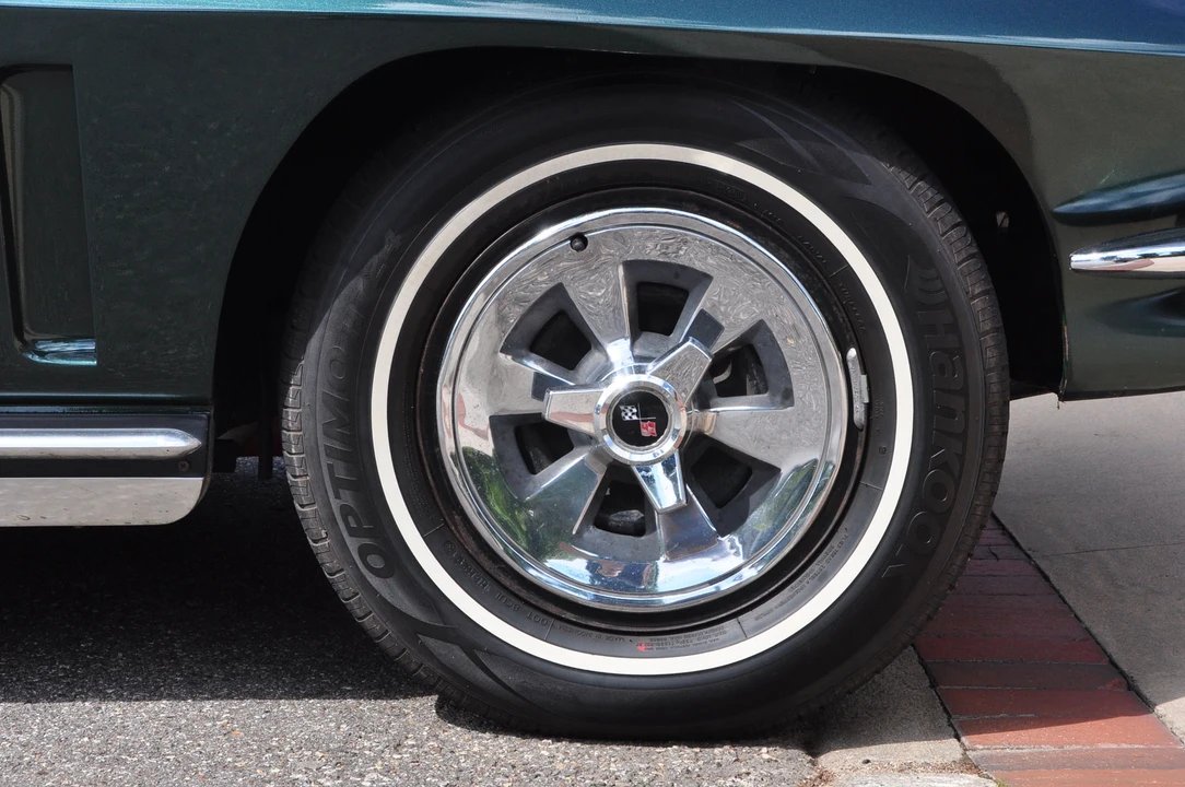 1965 Chevrolet Corvette C2 - Image 30 of 31