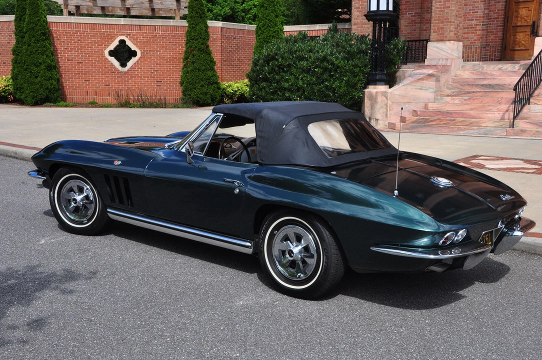1965 Chevrolet Corvette C2 - Image 22 of 31