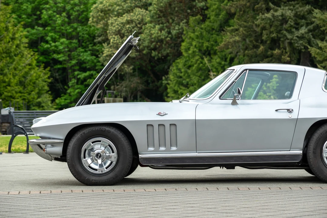 1966 Chevrolet Corvette C2 - Image 16 of 31