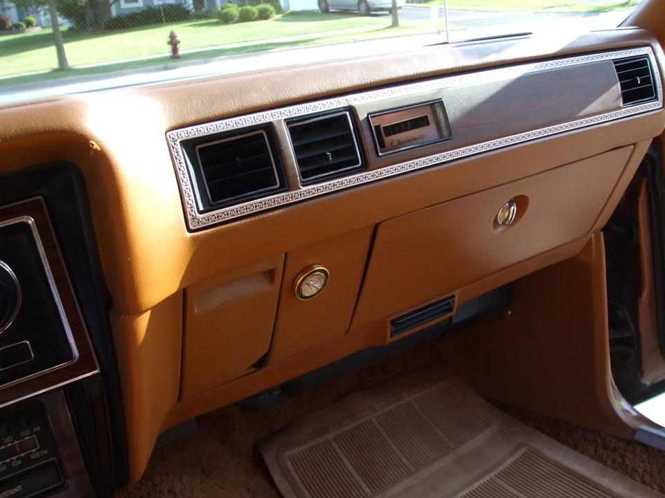 1976 Chrysler Cordoba - Image 29 of 31