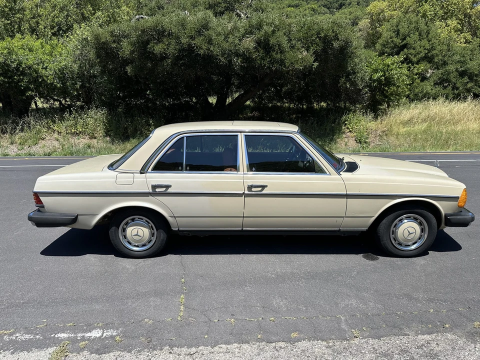 1980 Mercedes-Benz W123 Sedan - Image 10 of 31