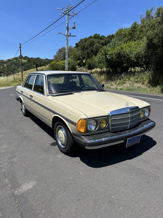 1980 Mercedes-Benz W123 Sedan - Image 11 of 31