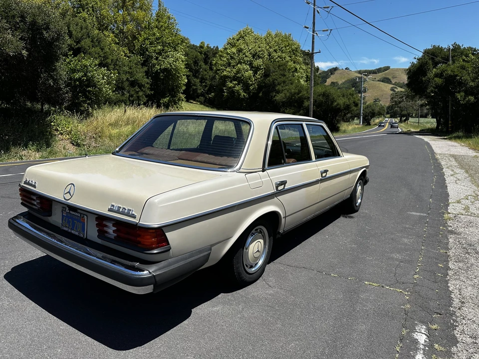 1980 Mercedes-Benz W123 Sedan - Image 9 of 31