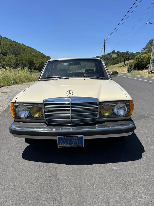 1980 Mercedes-Benz W123 Sedan - Image 18 of 31