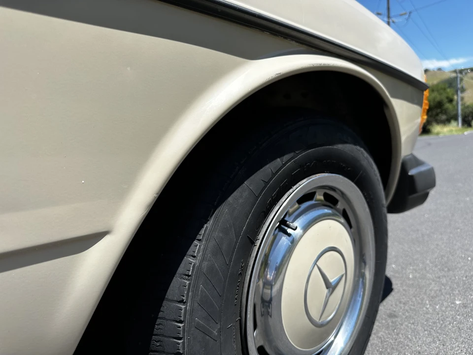 1980 Mercedes-Benz W123 Sedan - Image 24 of 31