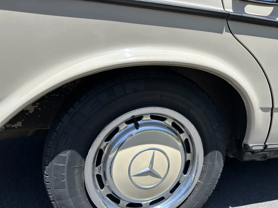 1980 Mercedes-Benz W123 Sedan - Image 22 of 31
