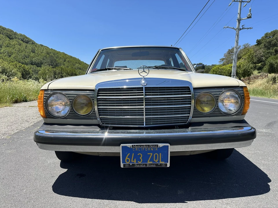 1980 Mercedes-Benz W123 Sedan - Image 19 of 31