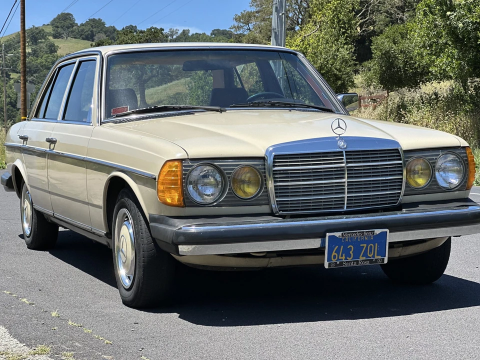 1980 Mercedes-Benz W123 Sedan - Image 17 of 31