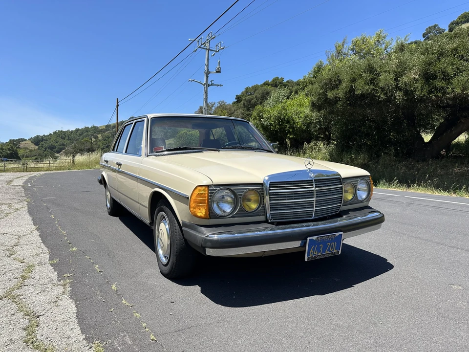 1980 Mercedes-Benz W123 Sedan - Image 15 of 31