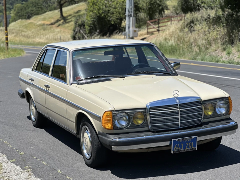1980 Mercedes-Benz W123 Sedan - Image 14 of 31