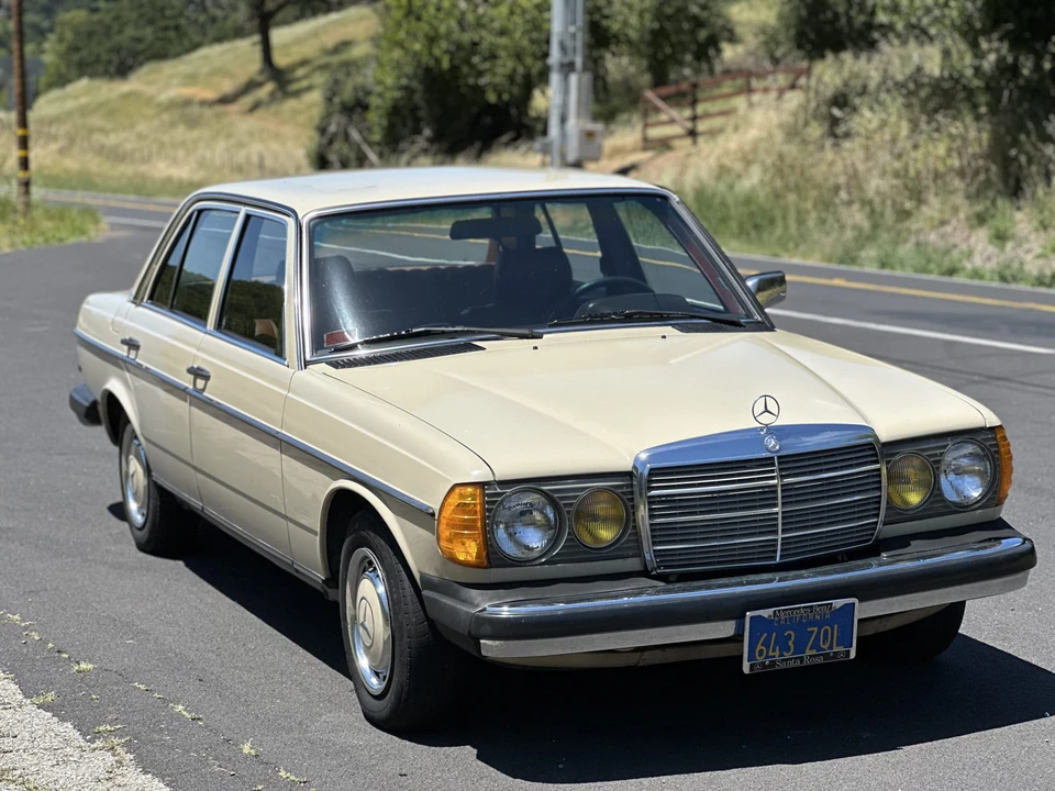 1980 Mercedes-Benz W123 Sedan - Image 12 of 31