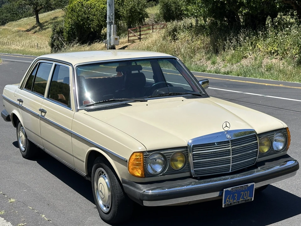 1980 Mercedes-Benz W123 Sedan - Image 13 of 31