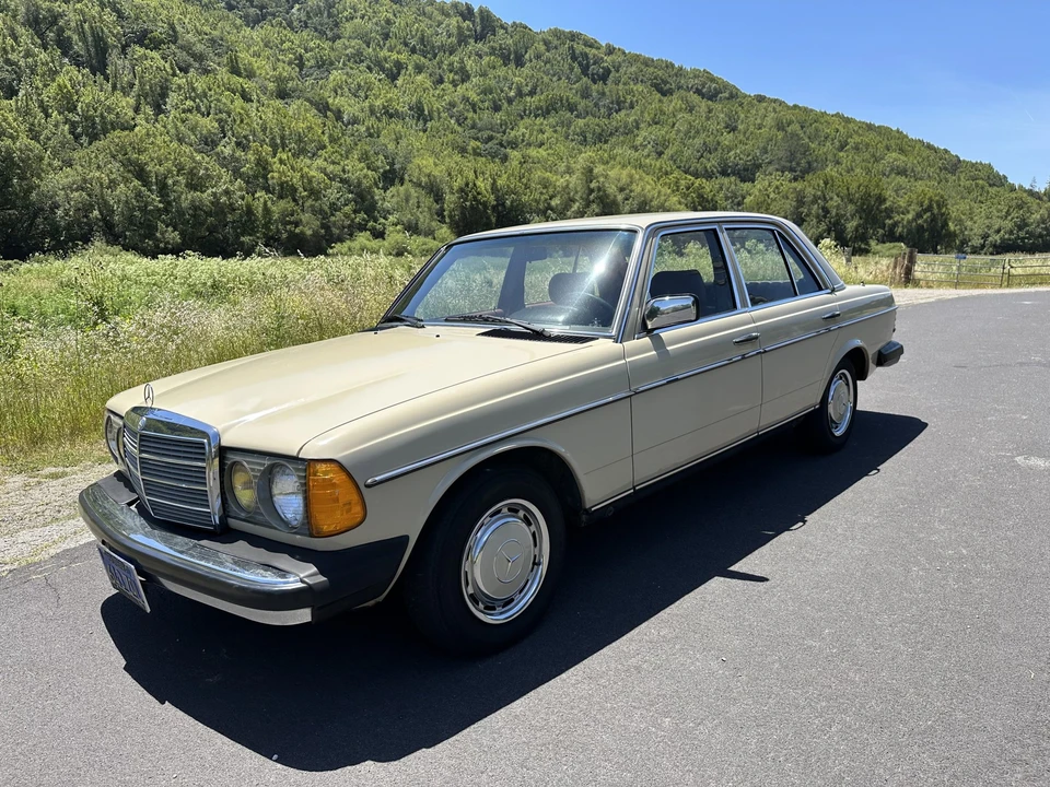 1980 Mercedes-Benz W123 Sedan - Image 4 of 31
