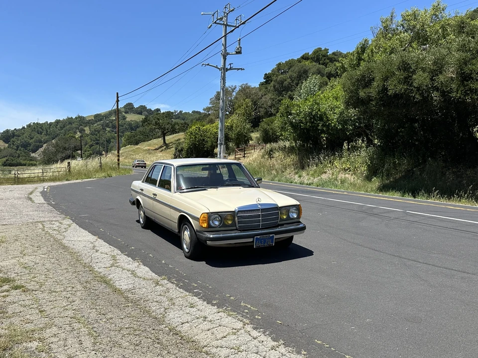 1980 Mercedes-Benz W123 Sedan - Image 16 of 31