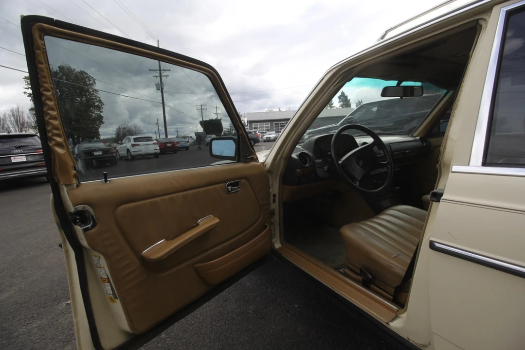 1982 Mercedes-Benz W123 Wagon (S123) - Image 22 of 31