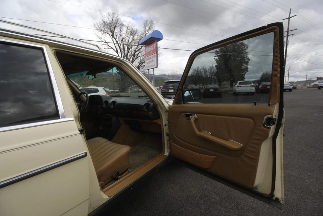 1982 Mercedes-Benz W123 Wagon (S123) - Image 27 of 31