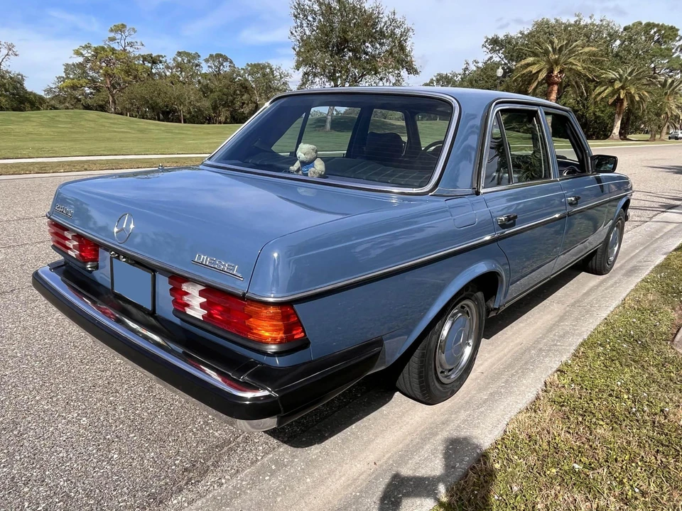 1983 Mercedes-Benz W123 Sedan - Image 9 of 31