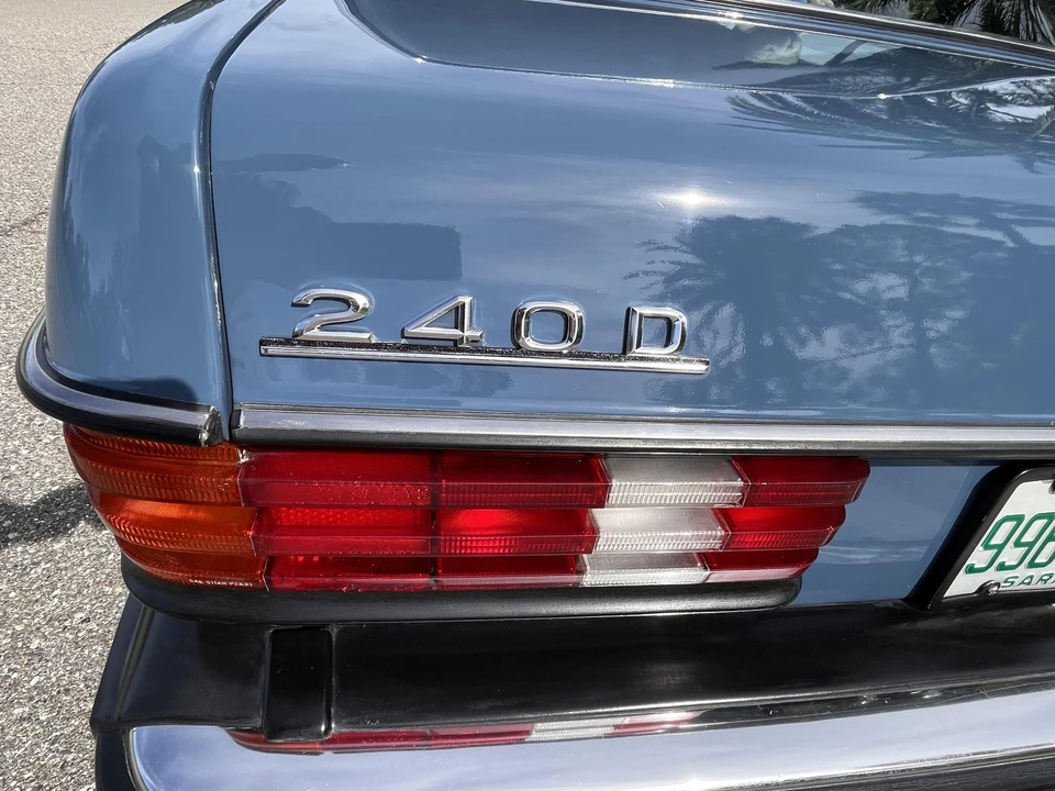 1983 Mercedes-Benz W123 Sedan - Image 17 of 31