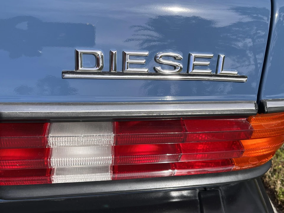 1983 Mercedes-Benz W123 Sedan - Image 18 of 31