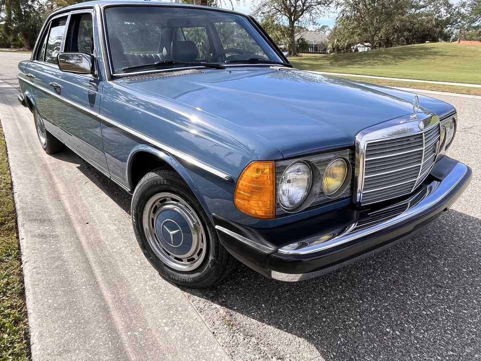 1983 Mercedes-Benz W123 Sedan - Image 10 of 31
