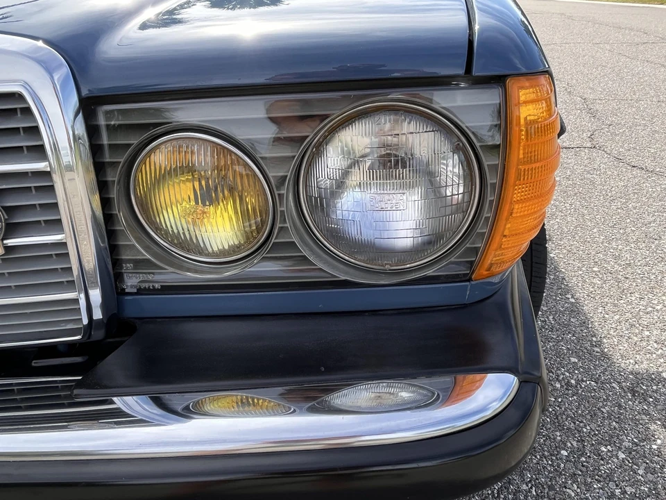 1983 Mercedes-Benz W123 Sedan - Image 13 of 31