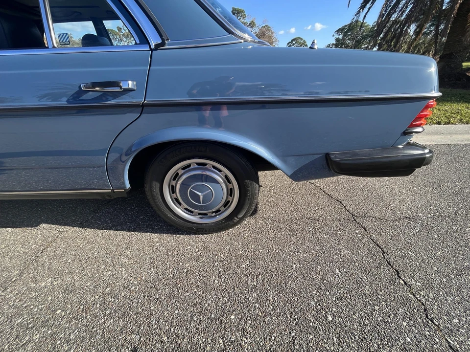 1983 Mercedes-Benz W123 Sedan - Image 16 of 31
