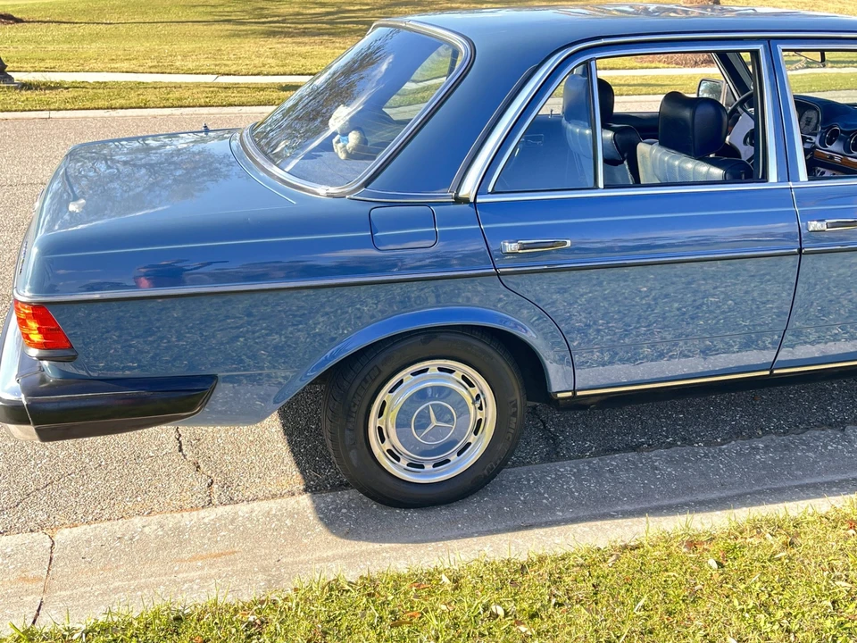 1983 Mercedes-Benz W123 Sedan - Image 21 of 31