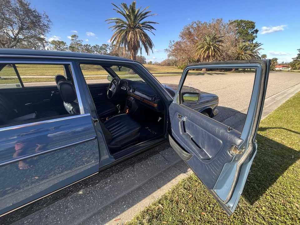 1983 Mercedes-Benz W123 Sedan - Image 27 of 31